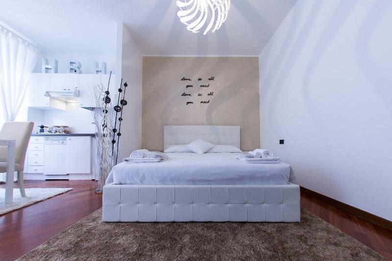 Hemeras Boutique Homes - Design Apartments In Milan Center エクステリア 写真